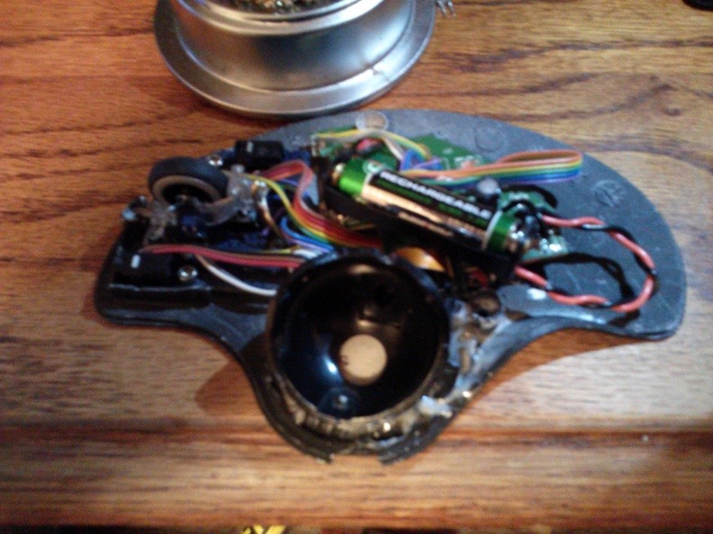 Todo: add a small switch somewhere between one the battery leads and the board. CAM00707.jpg